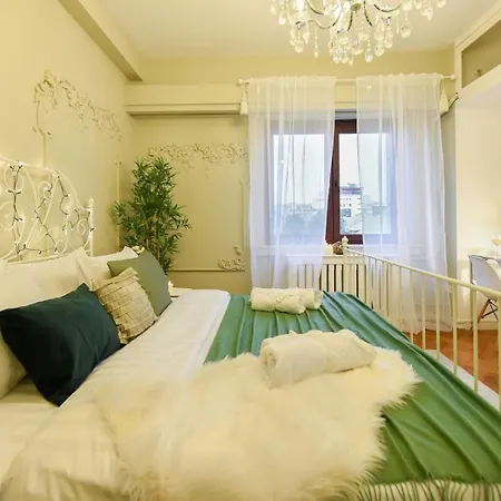 Cozy Overlooking The Old Town Bukareszt