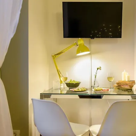 Cozy Overlooking The Old Town Apartment *