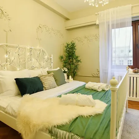 Cozy Overlooking The Old Town Apartment *