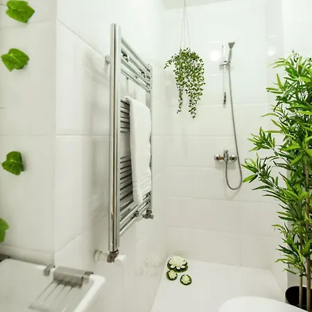 Cozy Overlooking The Old Town Appartamento Bucarest