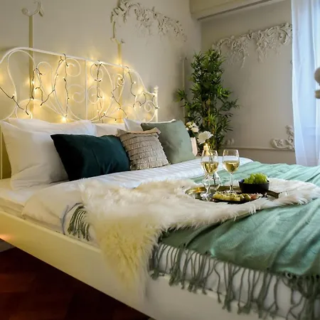 Cozy Overlooking The Old Town Апартаменты