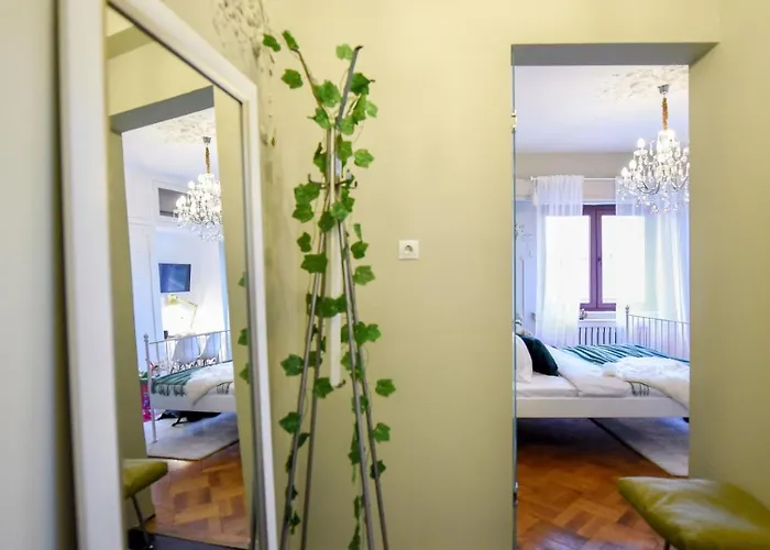 Cozy Overlooking The Old Town